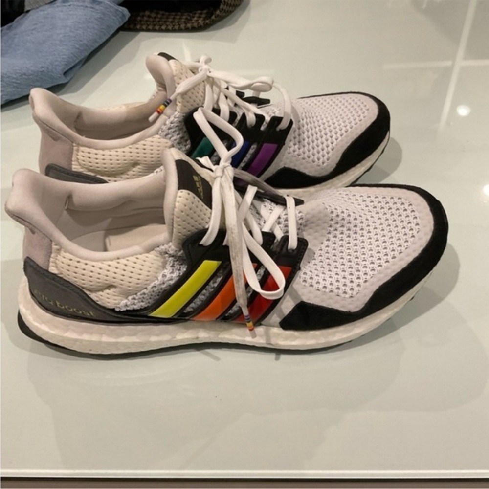 ADIDAS ULTRA BOOST LOVE UNITES SIZE 8 PERFECT CONDITION